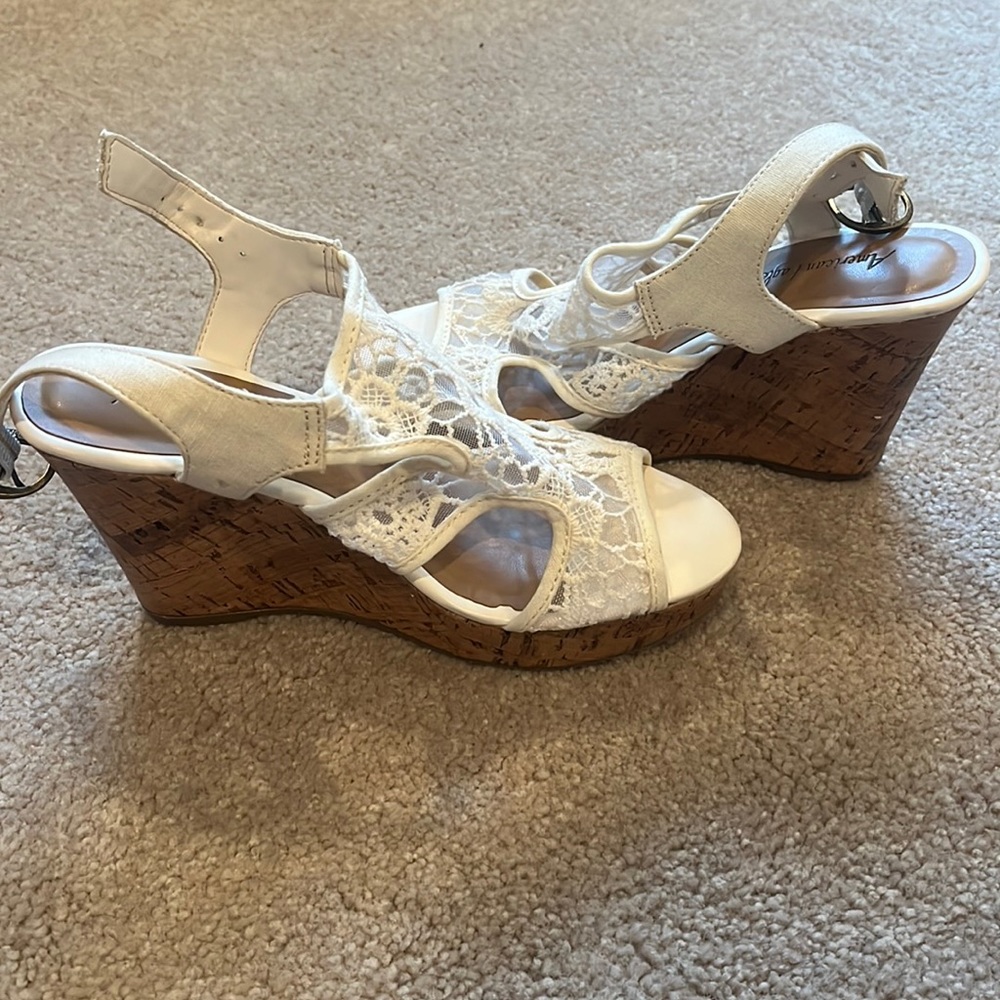 American Eagle size 5 1/2 white wedges